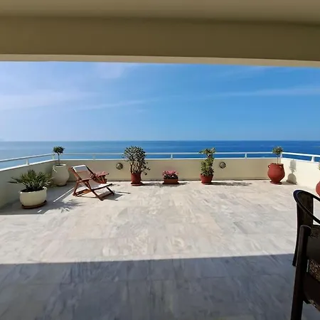 Seaview Flora's Luxury Apartment-300meters From The Rethymno