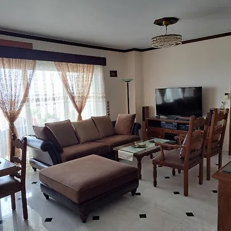 Seaview Flora's Luxury Apartment-300meters From The Rethymno