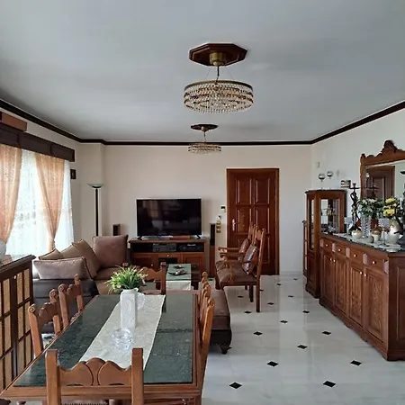 Seaview Flora's Luxury Apartment-300meters From The