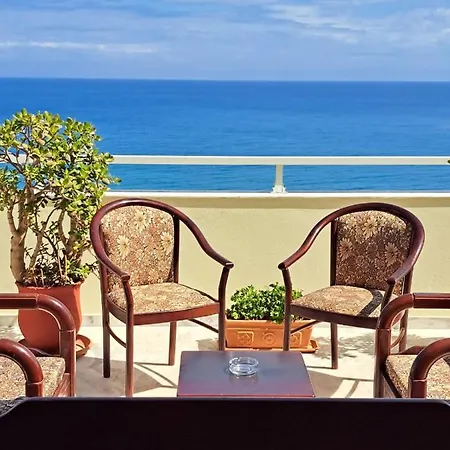 Seaview Flora's Luxury Apartment-300meters From The Apartmán
