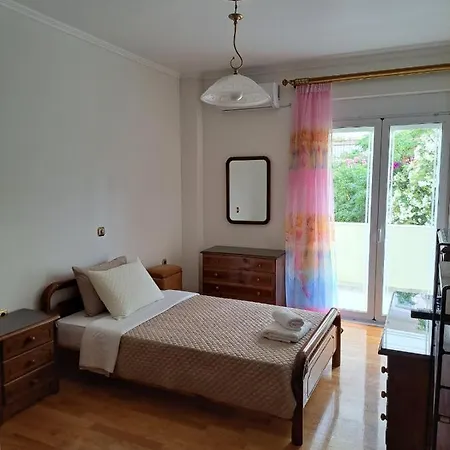 Seaview Flora's Luxury Apartment-300meters From The Rethymno