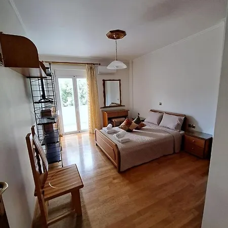 Seaview Flora's Luxury Apartment-300meters From The