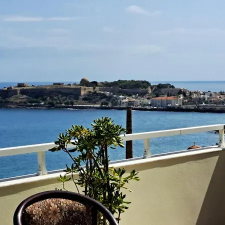 Seaview Flora's Luxury Apartment-300meters From The Rethymno