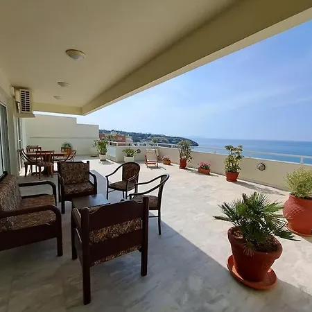 Seaview Flora's Luxury Apartment-300meters From The Апартаменты *