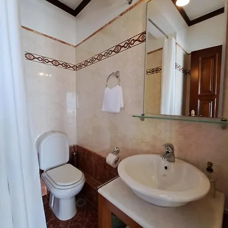 Seaview Flora's Luxury Apartment-300meters From The Апартаменты